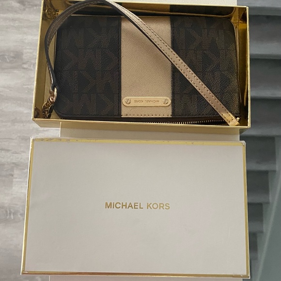 Michael Kors Crossbody Bag - Picture 2 of 5